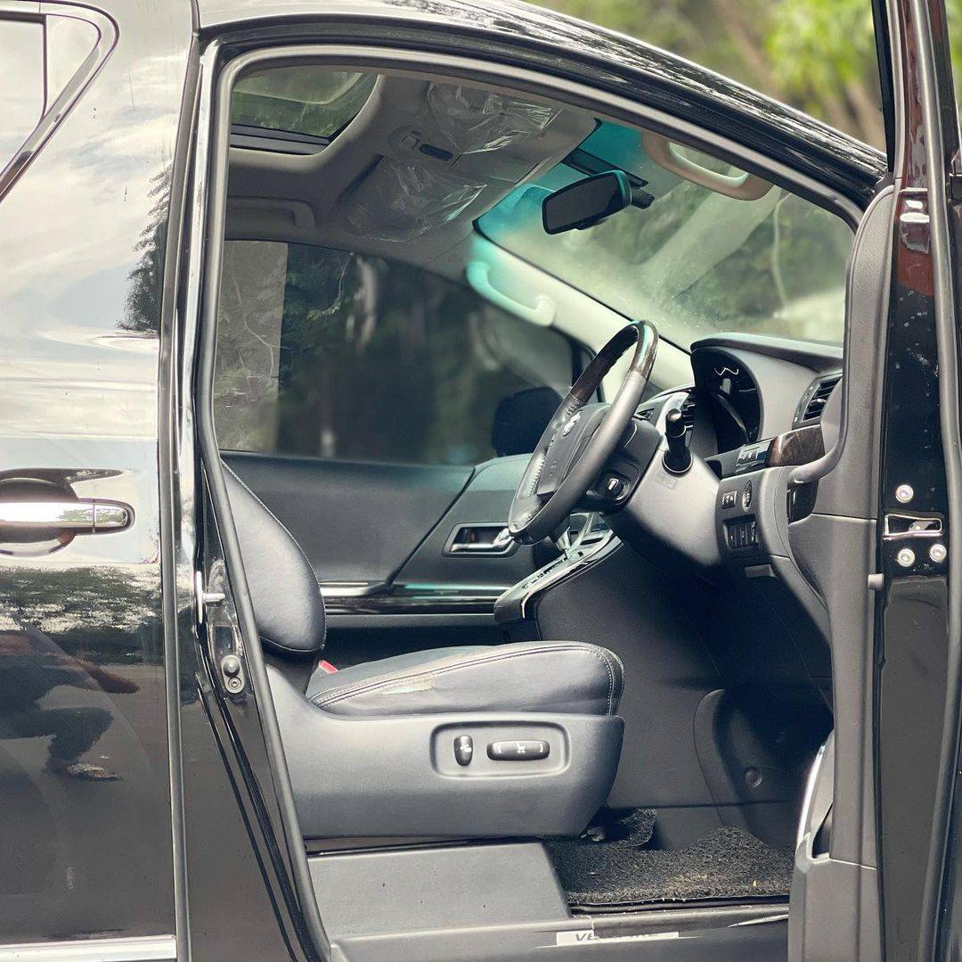 2013 Toyota Vellfire 2013 Toyota Vellfire