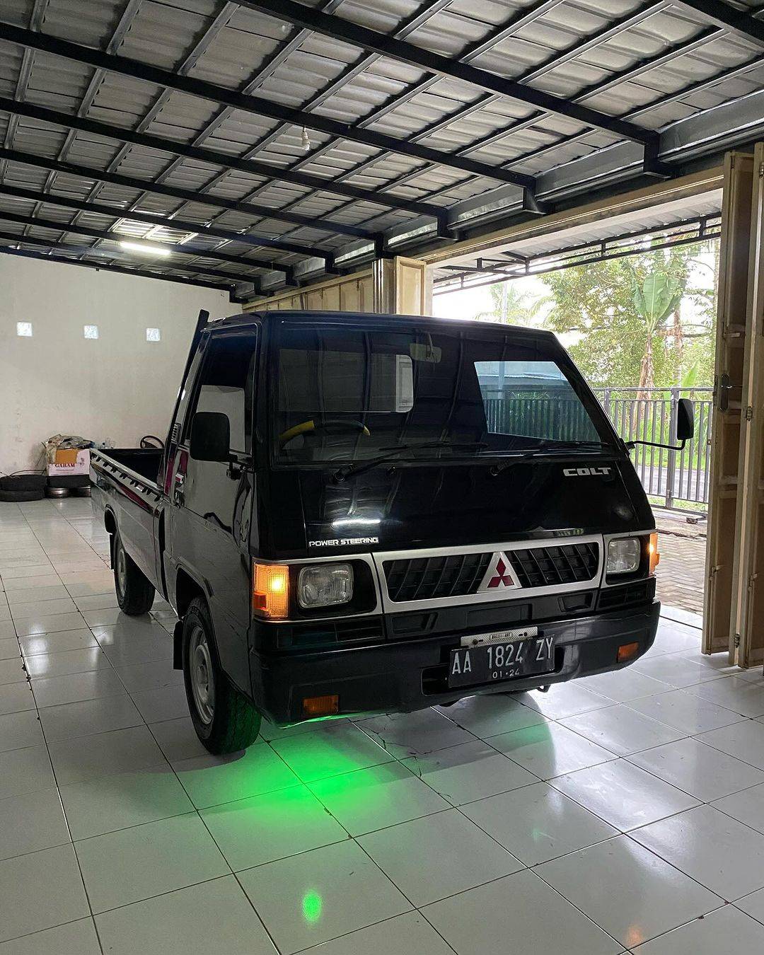 Second Hand 2018 Mitsubishi L300 Second Hand 2018 Mitsubishi L300