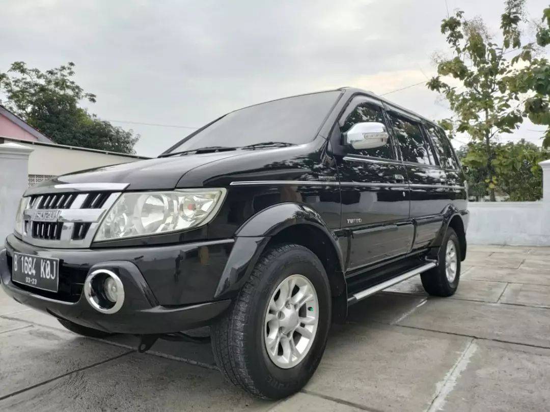 2013 Isuzu Panther 2013 Isuzu Panther