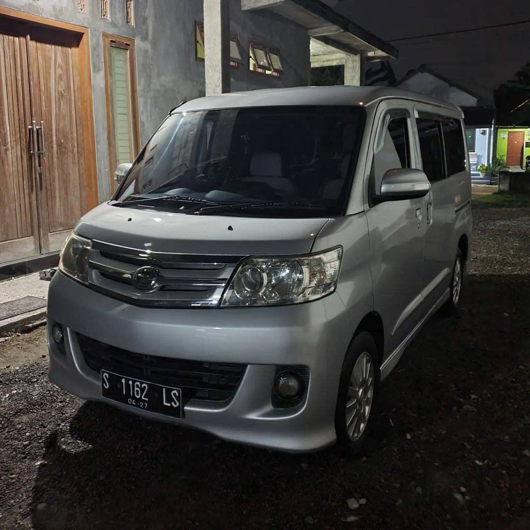Second Hand 2012 Daihatsu Luxio Second Hand 2012 Daihatsu Luxio