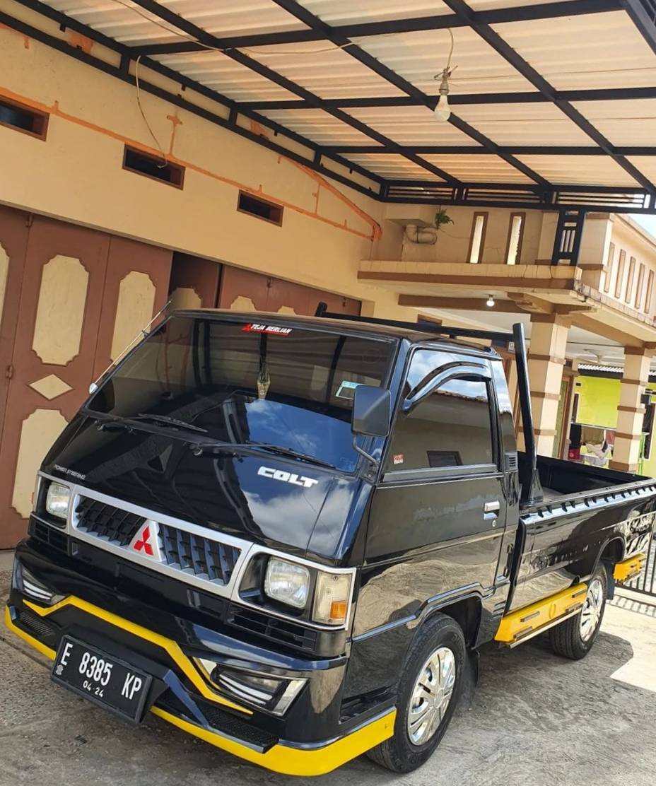 2014 Mitsubishi L300 2014 Mitsubishi L300