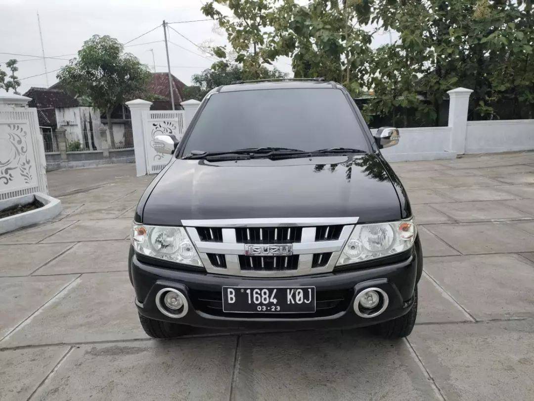 2013 Isuzu Panther GRAND TOURING Bekas