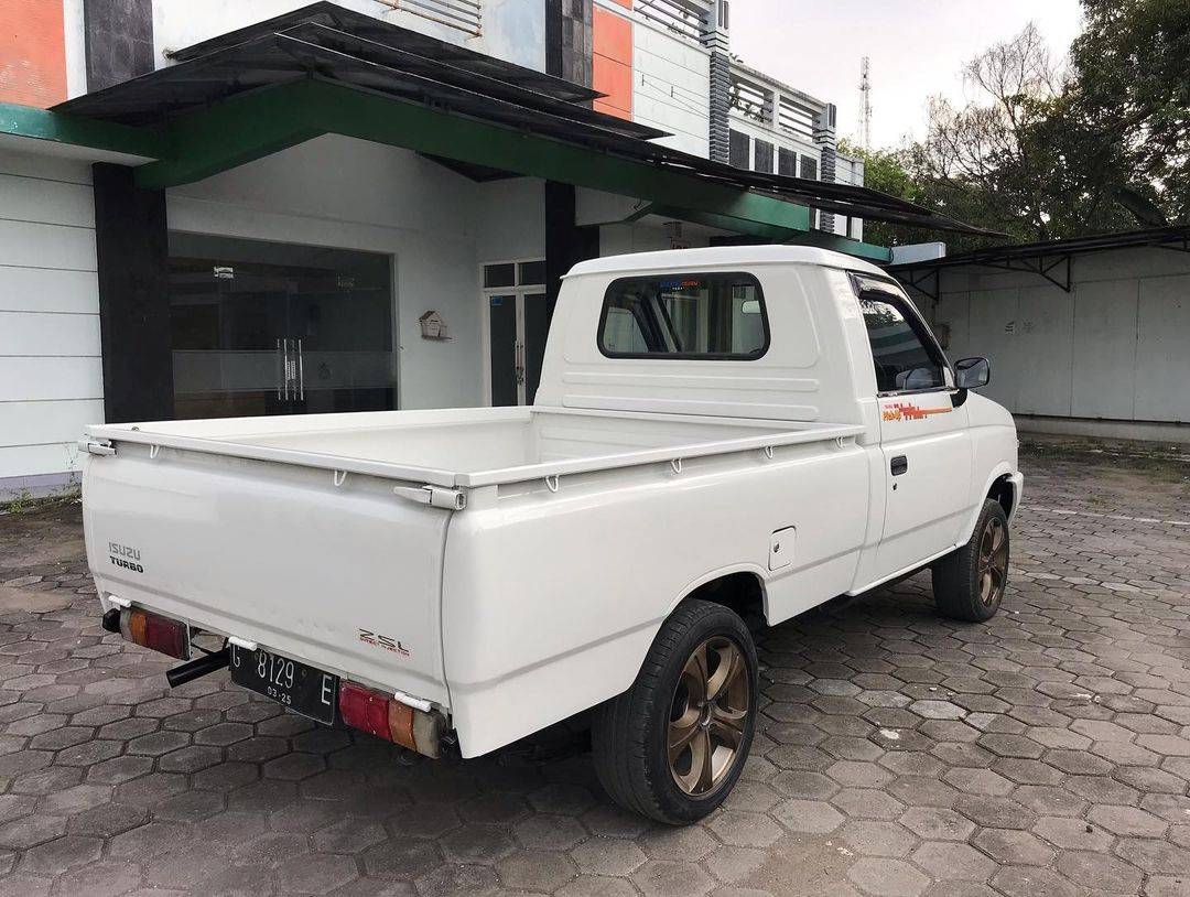 2015 Isuzu Panther 2015 Isuzu Panther