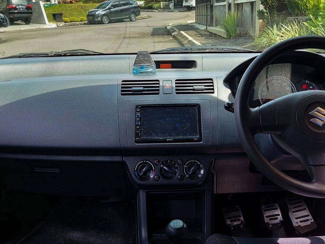 2012 Suzuki Swift 2012 Suzuki Swift