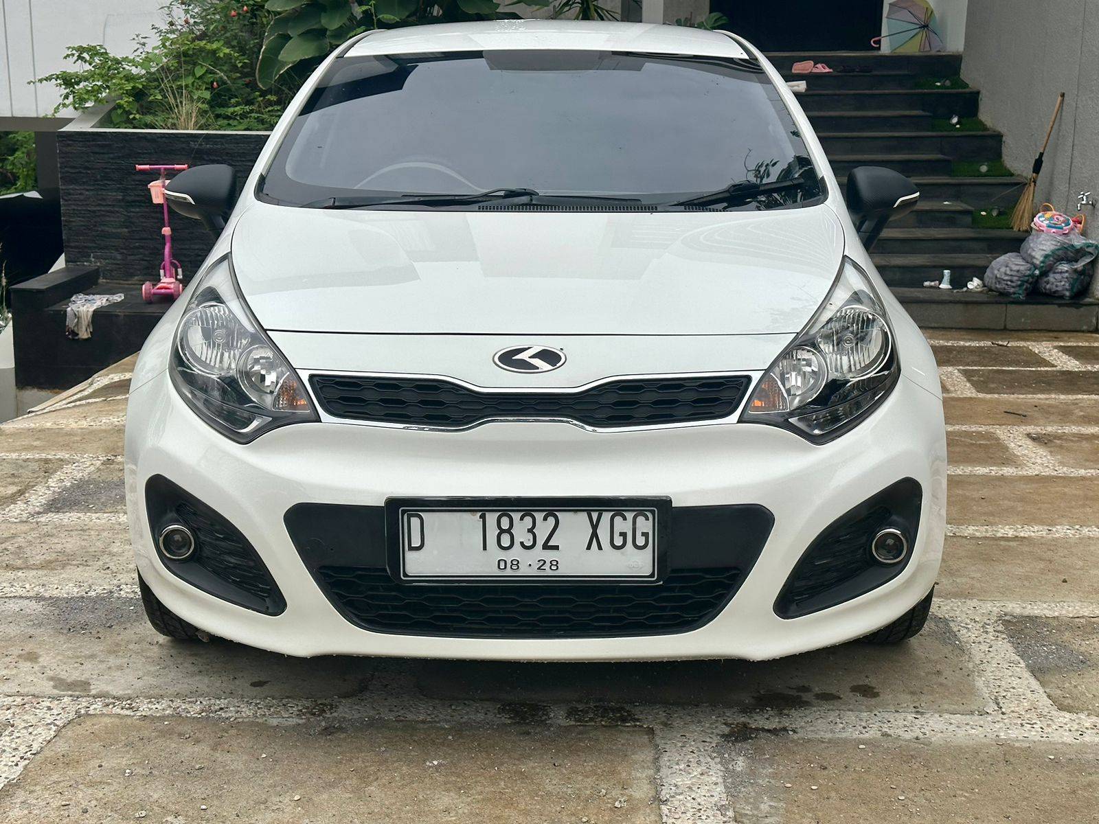 2013 Kia Rio  1.4 M Bensin MT Bekas 2013 Kia Rio  1.4 M Bensin MT Bekas