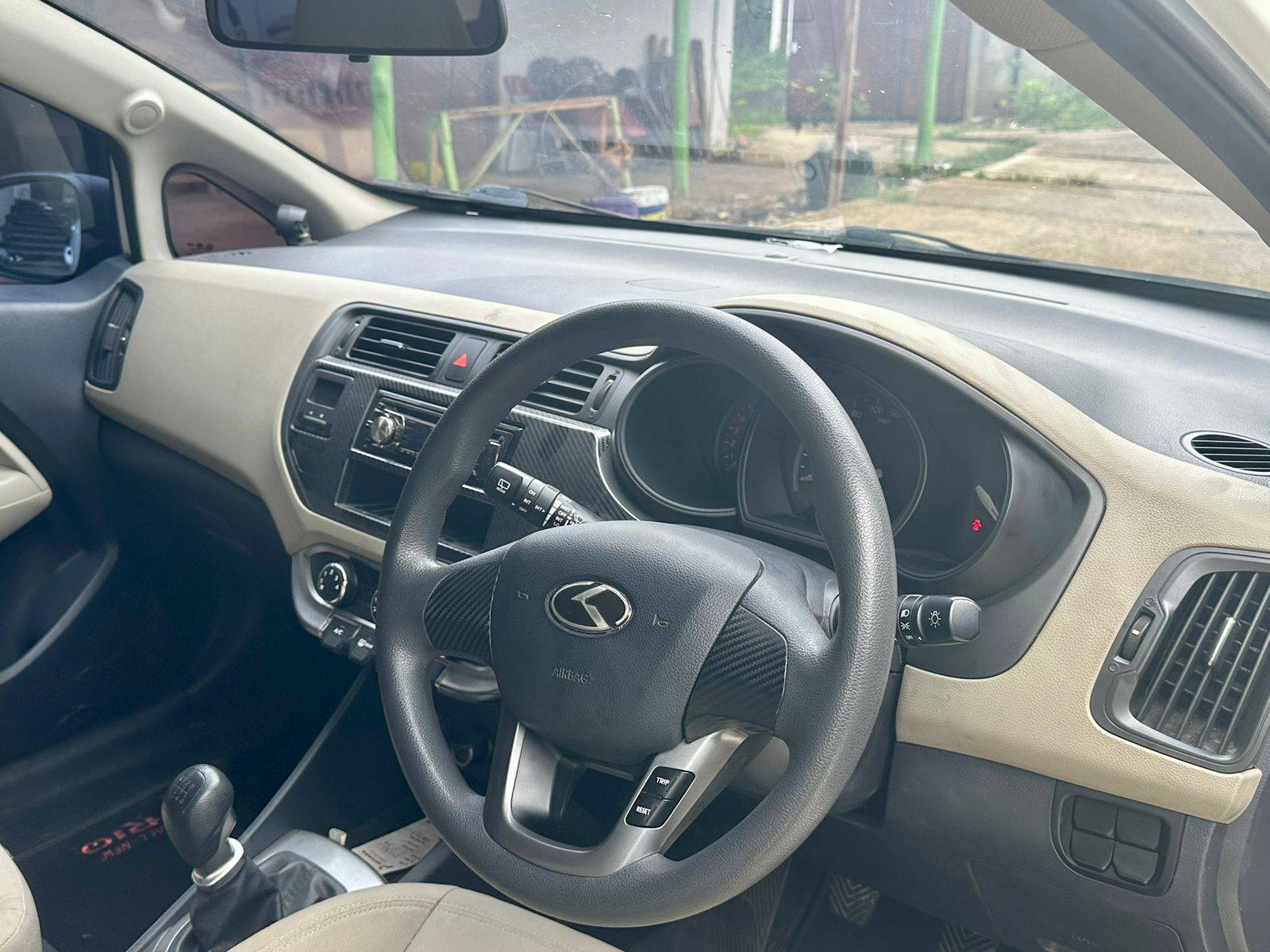 2013 Kia Rio  1.4 M Bensin MT 2013 Kia Rio  1.4 M Bensin MT