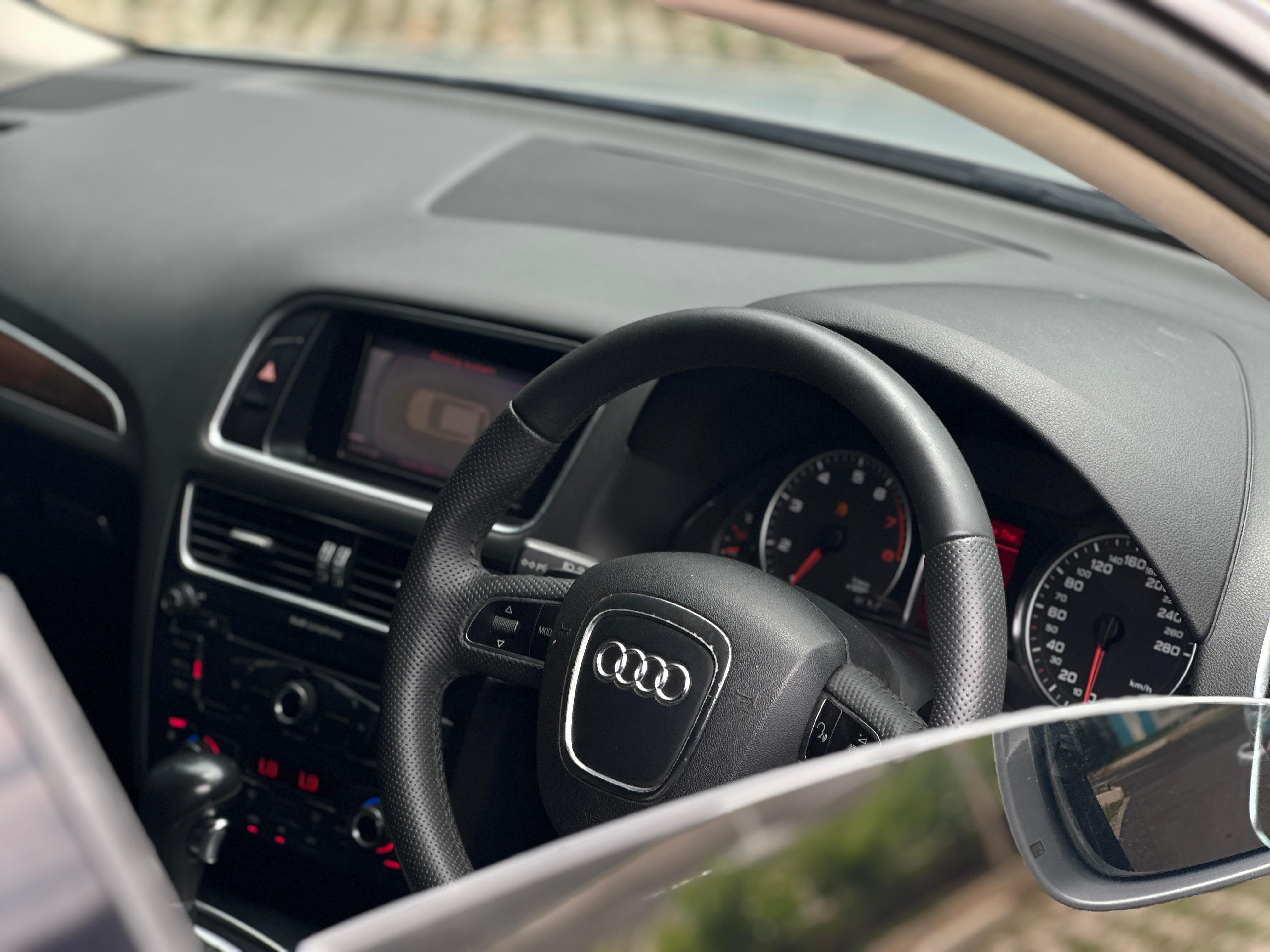 2012 Audi Q5  2.0 TFSI 2012 Audi Q5  2.0 TFSI