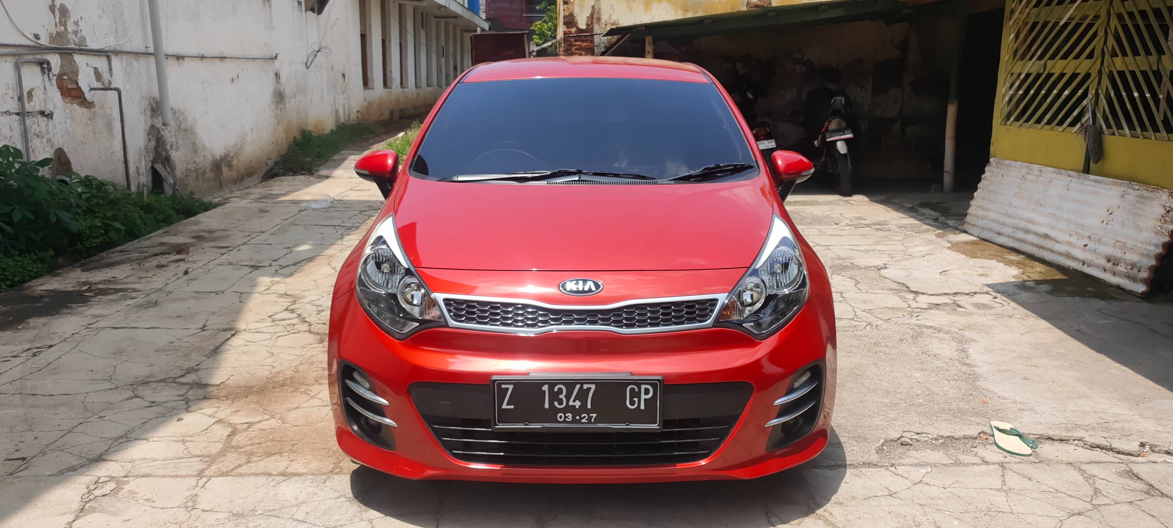 2016 Kia Rio  At5Doors Bekas 2016 Kia Rio  At5Doors Bekas