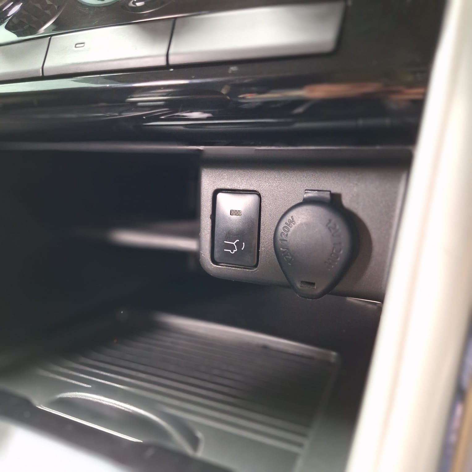 2018 Mitsubishi Xpander  1.5 L ULTIMATE 2018 Mitsubishi Xpander  1.5 L ULTIMATE