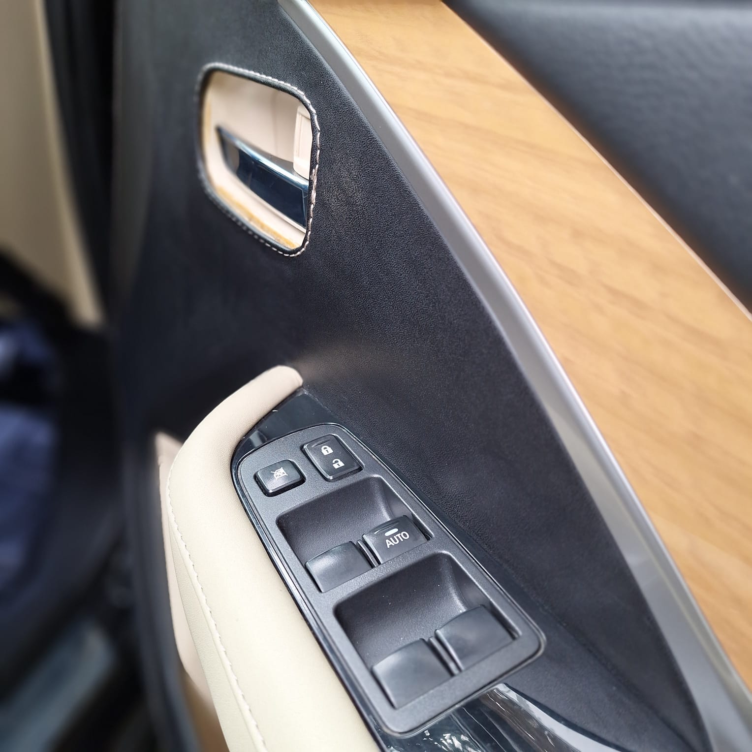 2018 Mitsubishi Xpander  1.5 L ULTIMATE 2018 Mitsubishi Xpander  1.5 L ULTIMATE