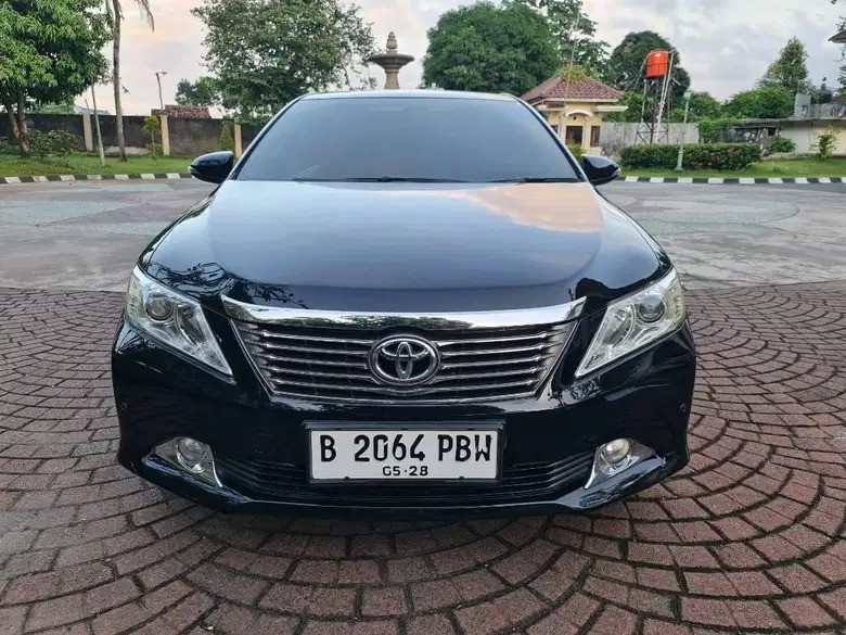 Second Hand 2013 Toyota Camry  2.5 V AT MC Second Hand 2013 Toyota Camry  2.5 V AT MC
