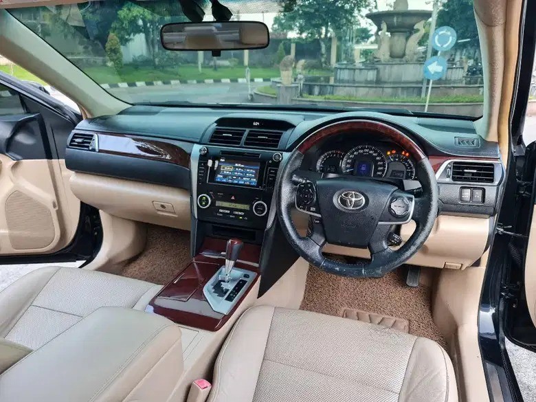 2013 Toyota Camry  2.5 V AT MC 2013 Toyota Camry  2.5 V AT MC