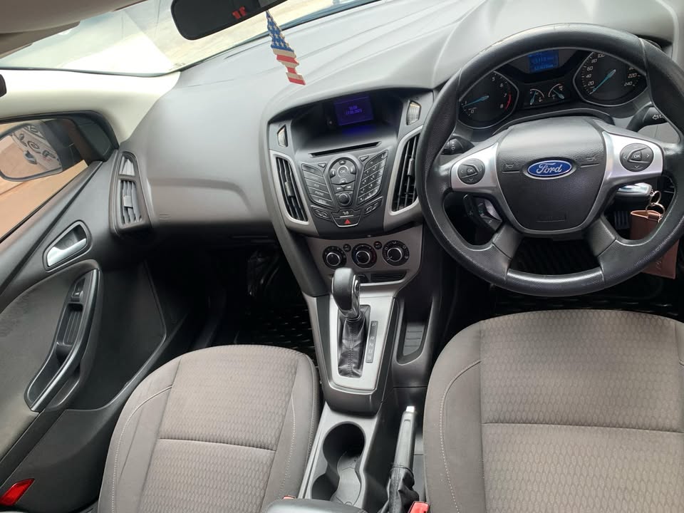 2012 Ford Focus  TREND 1.6 L A/T 2012 Ford Focus  TREND 1.6 L A/T