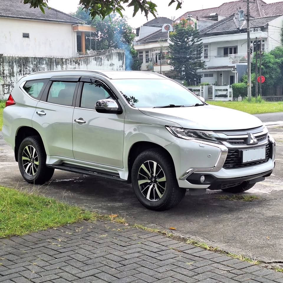 2019 Mitsubishi Pajero SPORT DAKAR 4X2 2.4L AT 2019 Mitsubishi Pajero SPORT DAKAR 4X2 2.4L AT