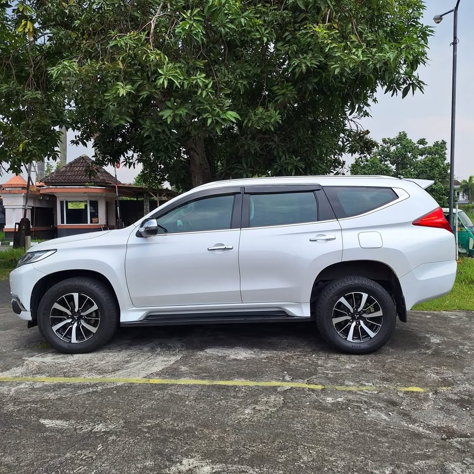 2019 Mitsubishi Pajero SPORT DAKAR 4X2 2.4L AT 2019 Mitsubishi Pajero SPORT DAKAR 4X2 2.4L AT