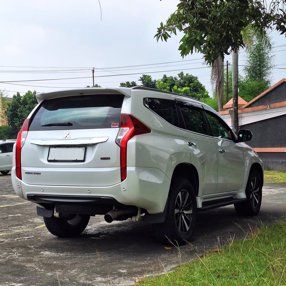 2019 Mitsubishi Pajero SPORT DAKAR 4X2 2.4L AT 2019 Mitsubishi Pajero SPORT DAKAR 4X2 2.4L AT