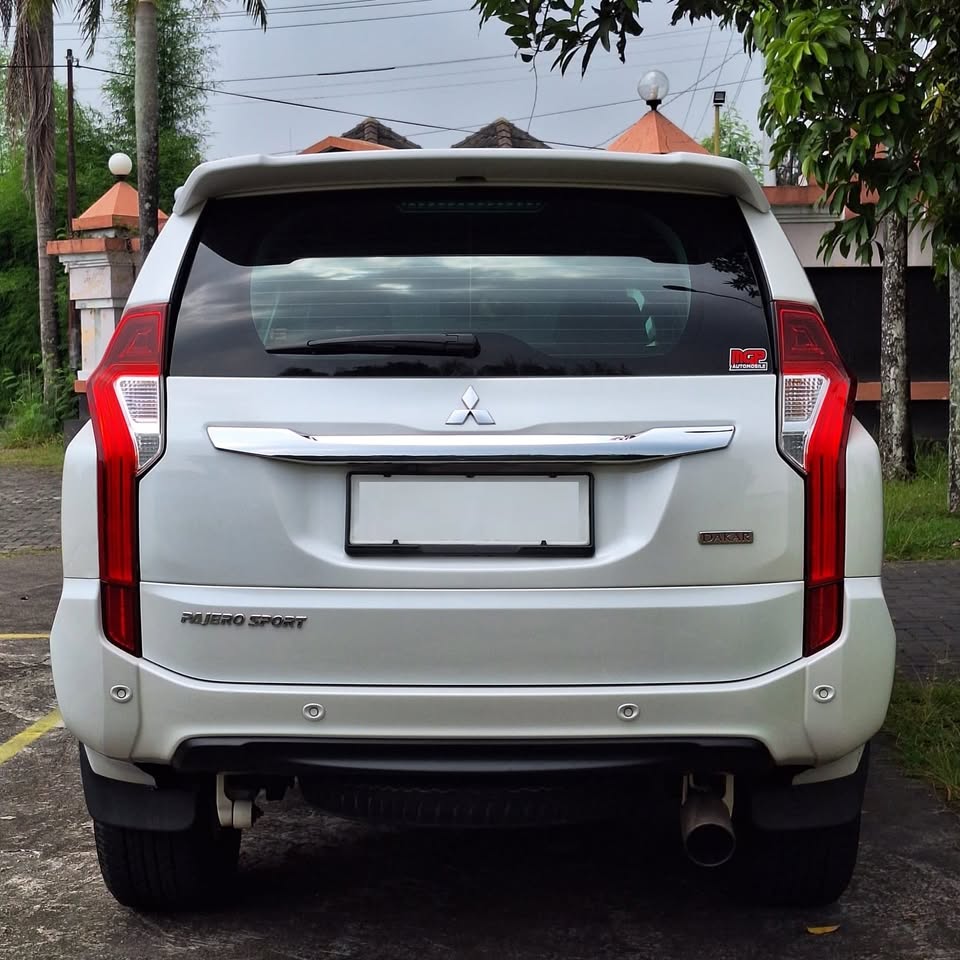 2019 Mitsubishi Pajero SPORT DAKAR 4X2 2.4L AT 2019 Mitsubishi Pajero SPORT DAKAR 4X2 2.4L AT