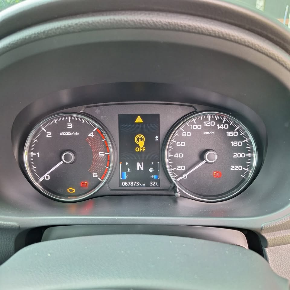 2019 Mitsubishi Pajero SPORT DAKAR 4X2 2.4L AT 2019 Mitsubishi Pajero SPORT DAKAR 4X2 2.4L AT