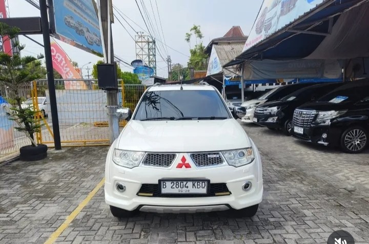 2013 Mitsubishi Pajero DAKAR 4X2 AT LIMITED 2013 Mitsubishi Pajero DAKAR 4X2 AT LIMITED