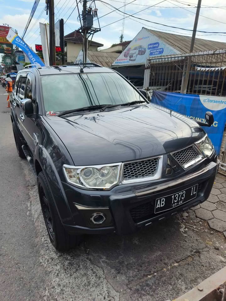 Second Hand 2012 Mitsubishi Pajero Sport Dakar AT 4x2 Second Hand 2012 Mitsubishi Pajero Sport Dakar AT 4x2