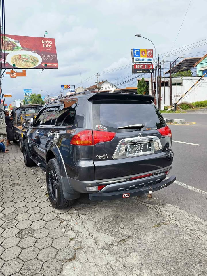 2012 Mitsubishi Pajero Sport Dakar AT 4x2 2012 Mitsubishi Pajero Sport Dakar AT 4x2