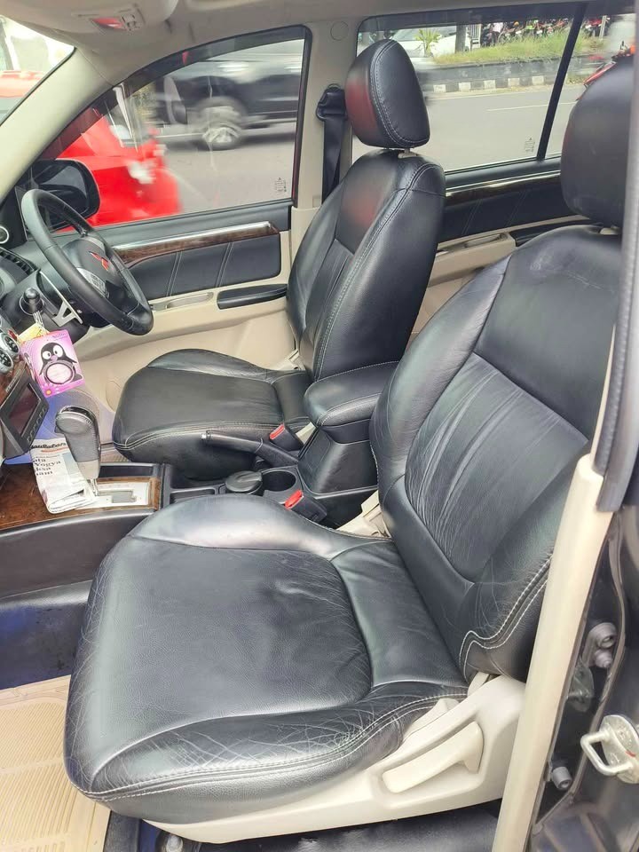 2012 Mitsubishi Pajero Sport Dakar AT 4x2 2012 Mitsubishi Pajero Sport Dakar AT 4x2