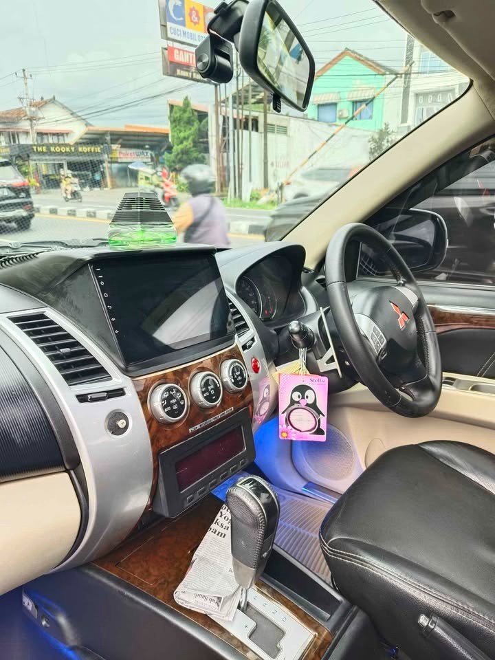 2012 Mitsubishi Pajero Sport Dakar AT 4x2 2012 Mitsubishi Pajero Sport Dakar AT 4x2