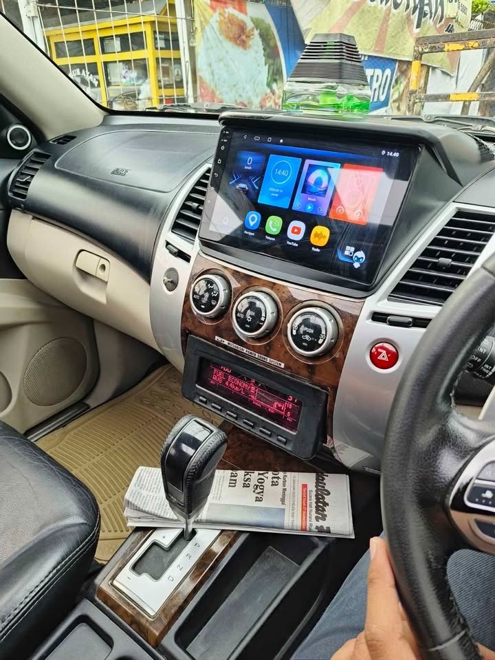 2012 Mitsubishi Pajero Sport Dakar AT 4x2 2012 Mitsubishi Pajero Sport Dakar AT 4x2