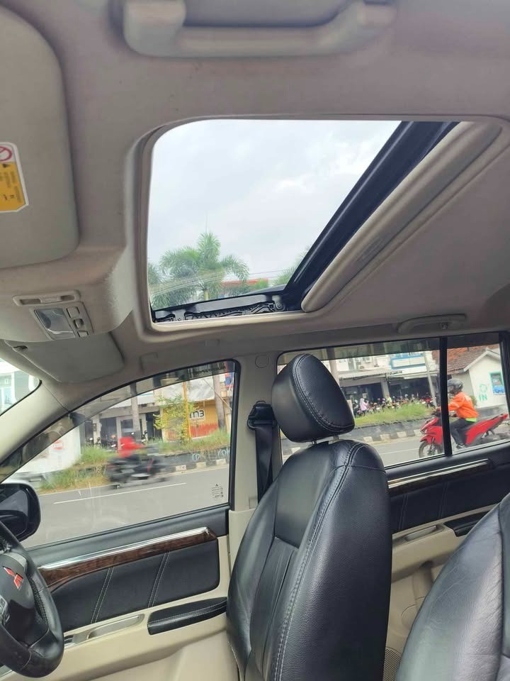 2012 Mitsubishi Pajero Sport Dakar AT 4x2 2012 Mitsubishi Pajero Sport Dakar AT 4x2