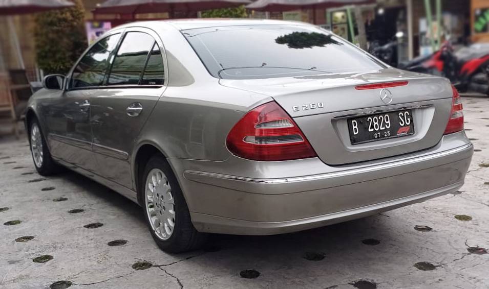 2005 Mercedes Benz E-Class  e 260 2005 Mercedes Benz E-Class  e 260