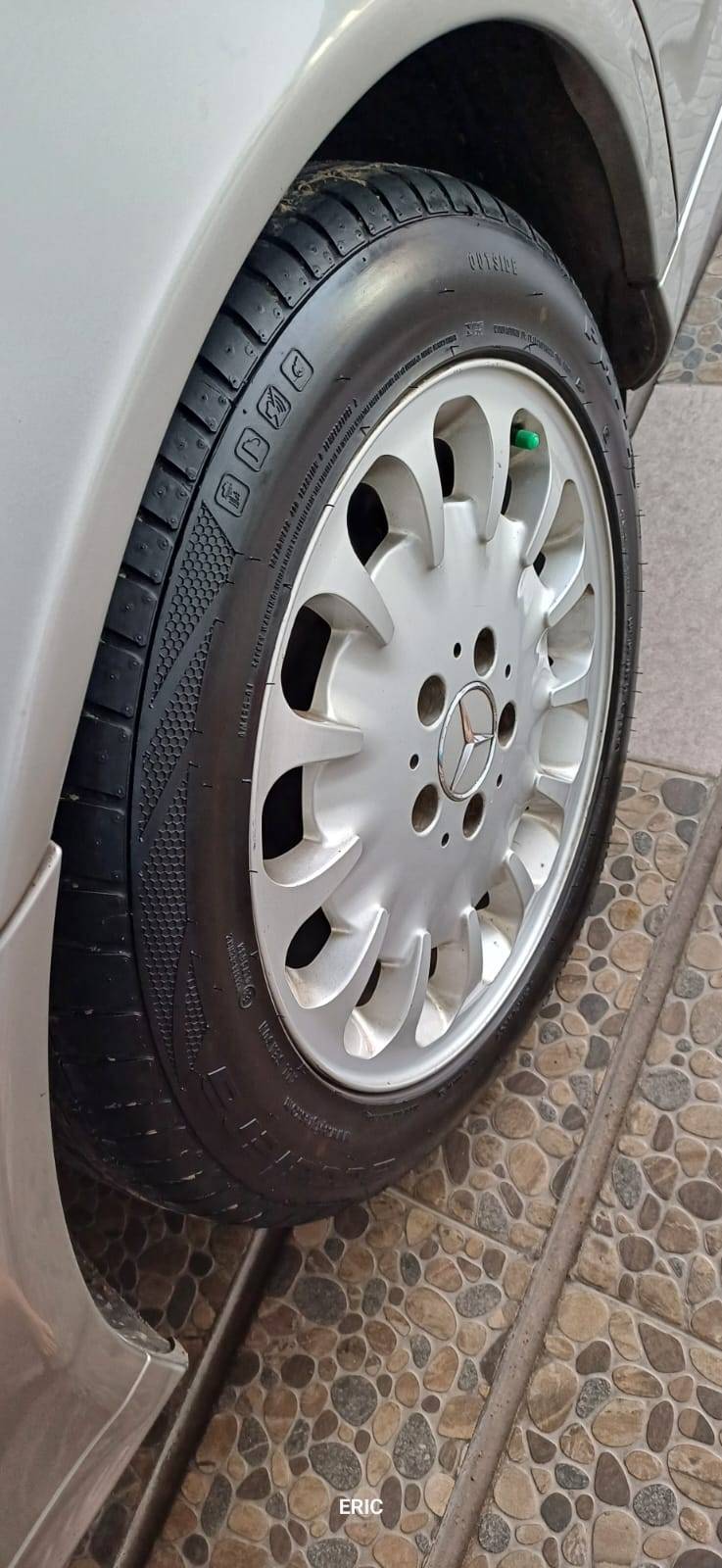 2005 Mercedes Benz E-Class  e 260 2005 Mercedes Benz E-Class  e 260