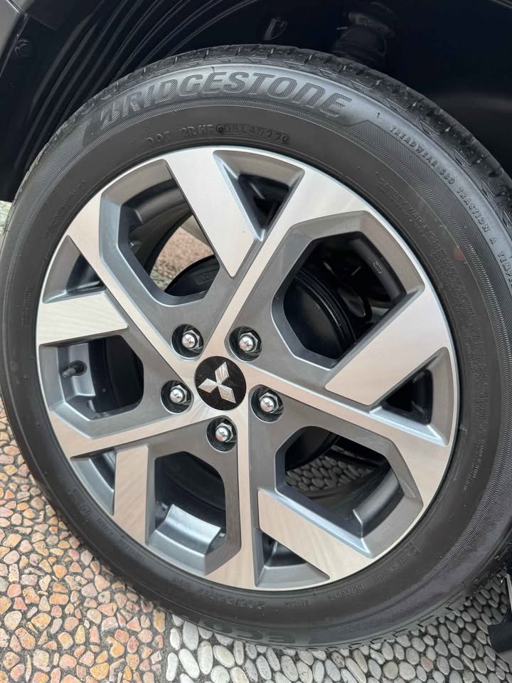 2023 Mitsubishi Xpander Cross MT 2023 Mitsubishi Xpander Cross MT