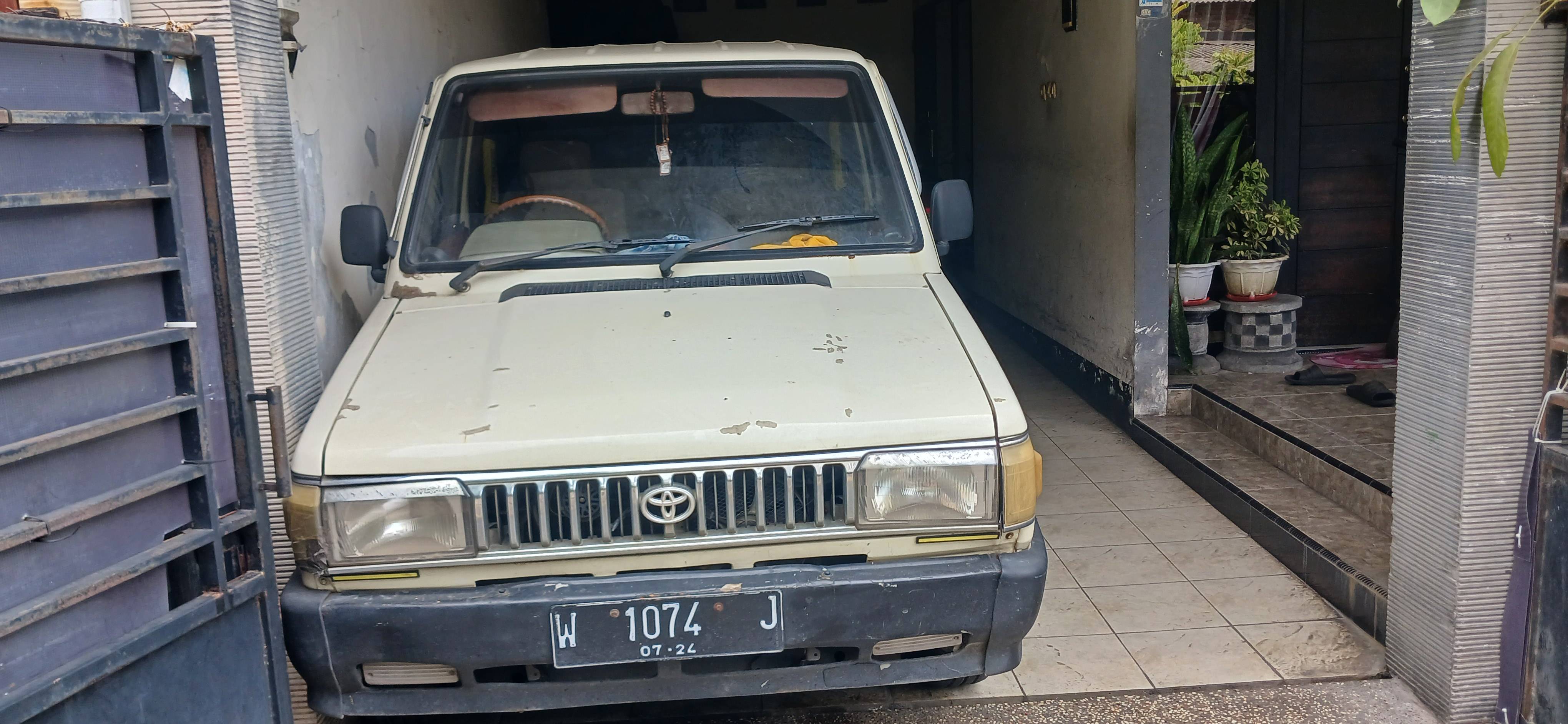 2000 Toyota Kijang  1.5L MPV Minivans 2000 Toyota Kijang  1.5L MPV Minivans