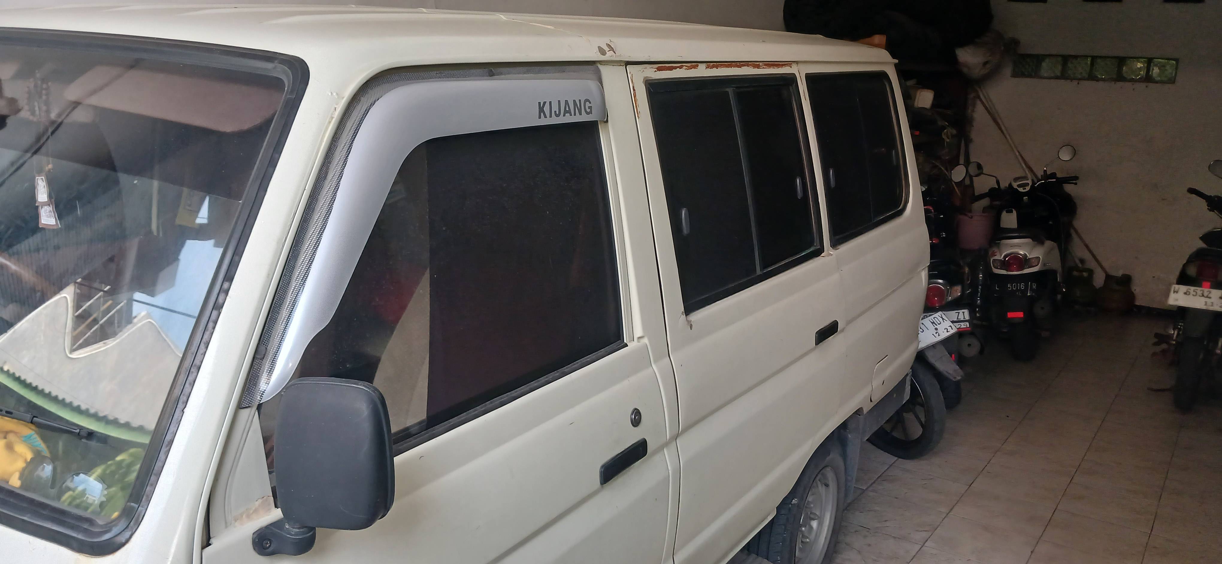 2000 Toyota Kijang  1.5L MPV Minivans 2000 Toyota Kijang  1.5L MPV Minivans