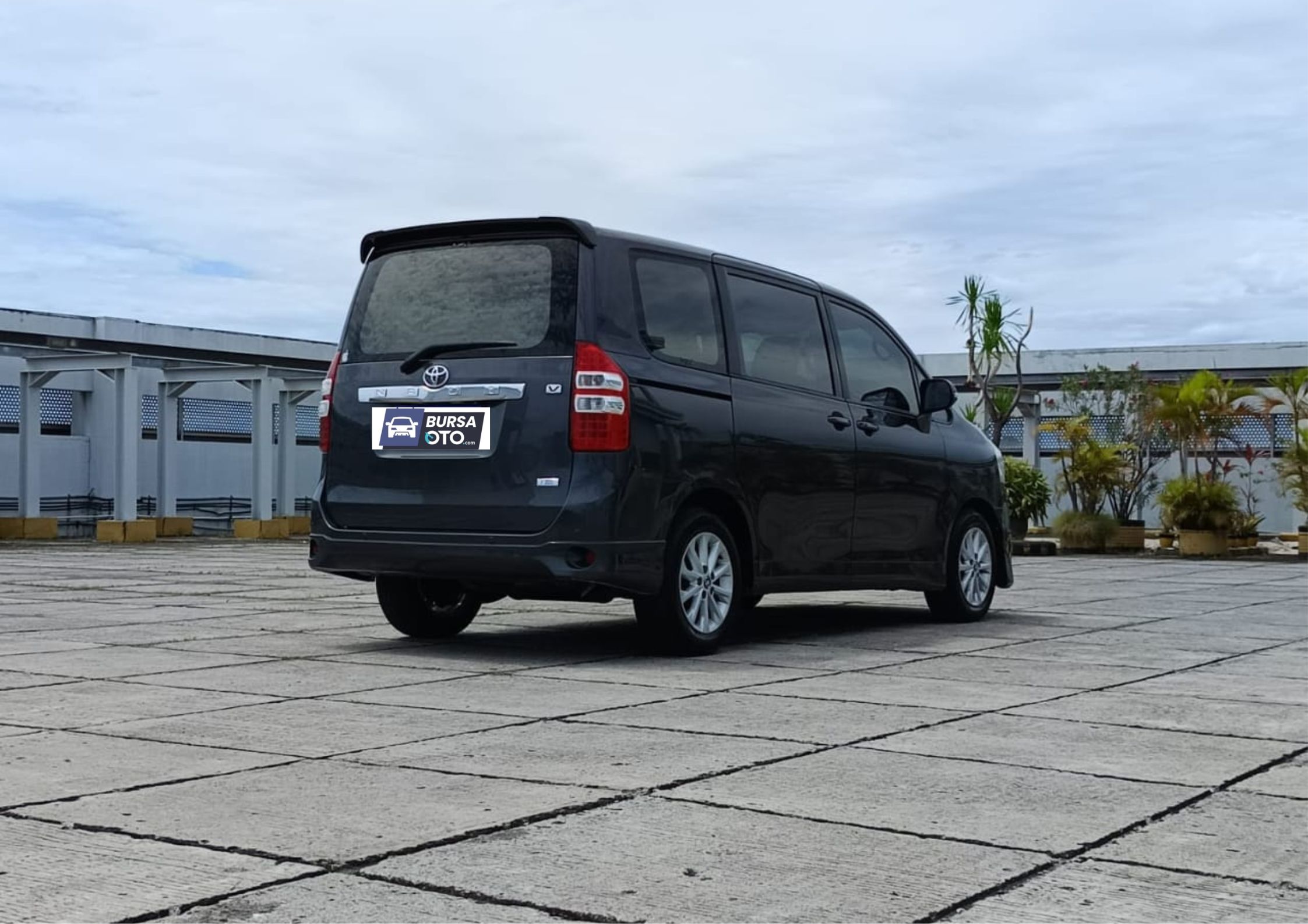 2013 Toyota NAV1 2013 Toyota NAV1