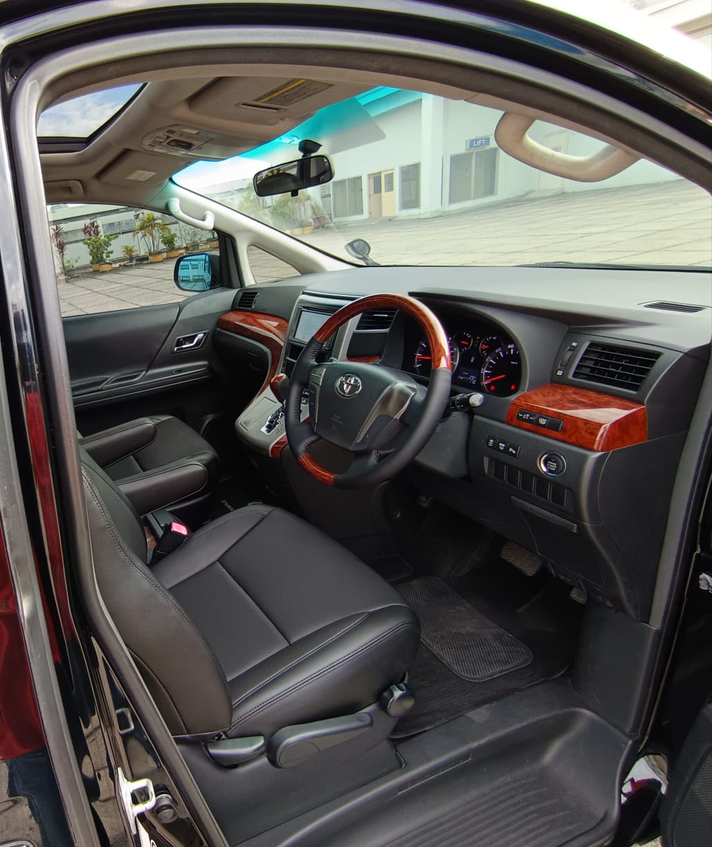 2011 Toyota Alphard 2011 Toyota Alphard