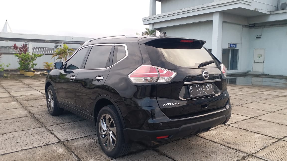2015 Nissan X Trail  2.5 CVT 2015 Nissan X Trail  2.5 CVT