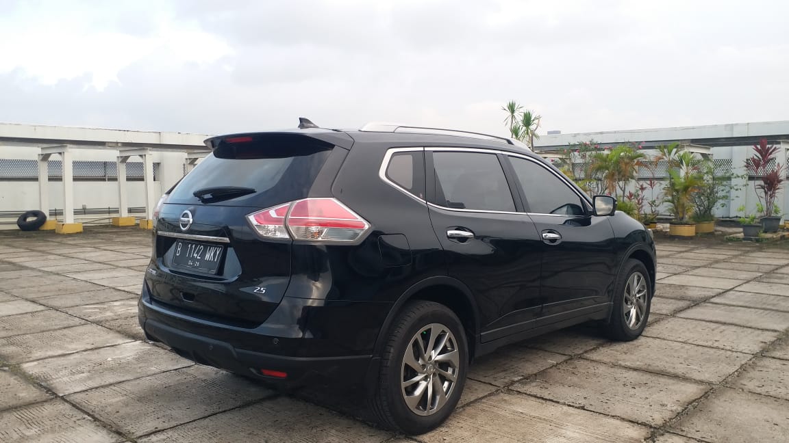 2015 Nissan X Trail  2.5 CVT 2015 Nissan X Trail  2.5 CVT