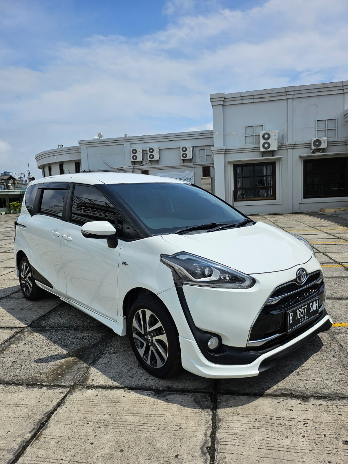 2017 Toyota Sienta 2017 Toyota Sienta