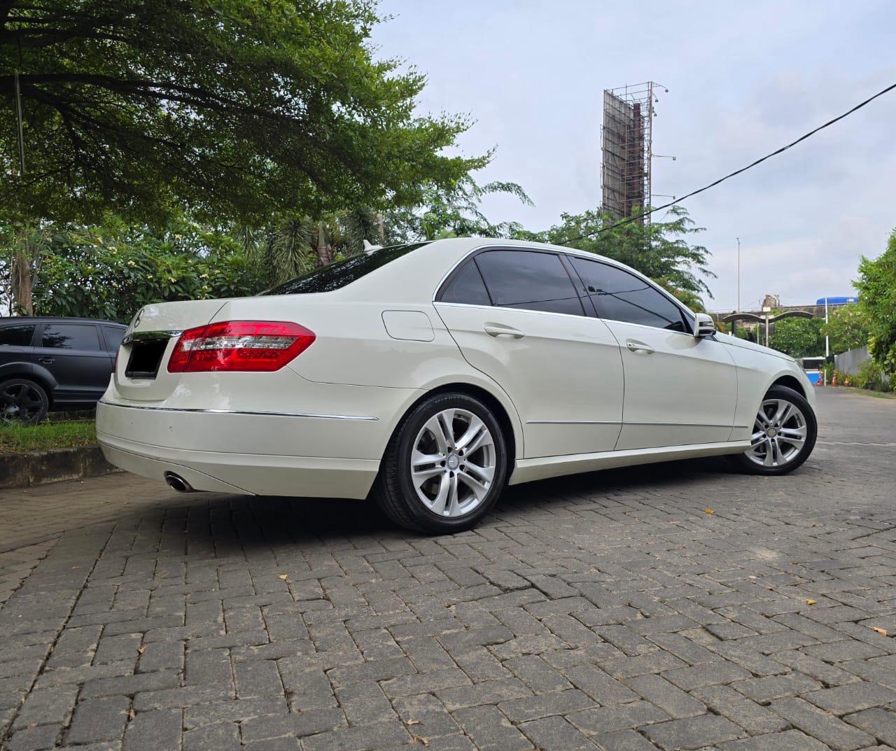 2010 Mercedes Benz E-Class  300 AT CKD 2010 Mercedes Benz E-Class  300 AT CKD
