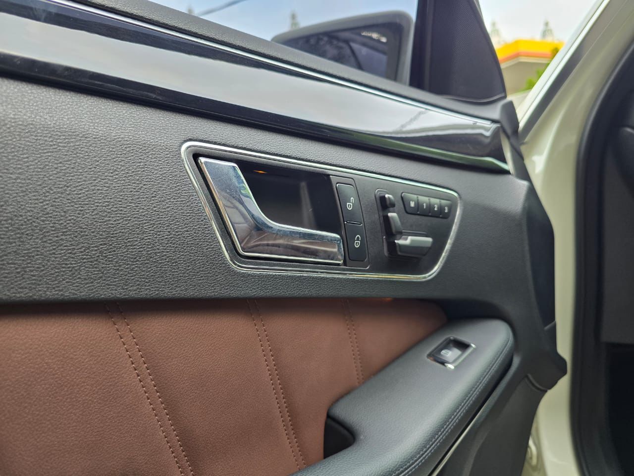 2010 Mercedes Benz E-Class  300 AT CKD 2010 Mercedes Benz E-Class  300 AT CKD