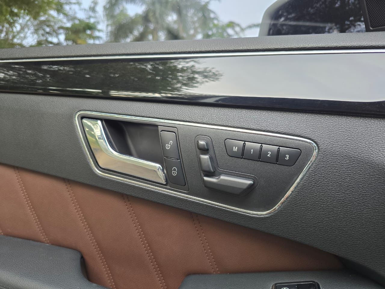 2010 Mercedes Benz E-Class  300 AT CKD 2010 Mercedes Benz E-Class  300 AT CKD