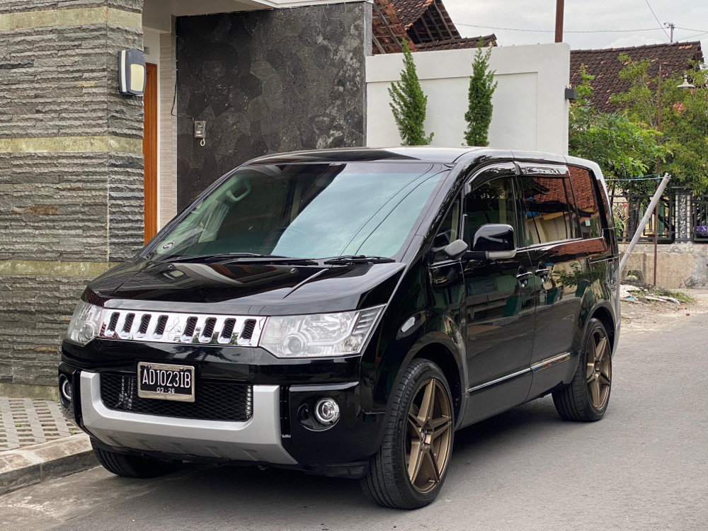 2014 Mitsubishi Delica 2.0 D5 AT 2014 Mitsubishi Delica 2.0 D5 AT