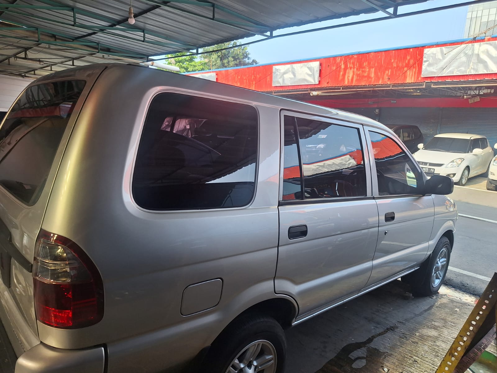 2017 Isuzu Panther LM 2.5L MT 2017 Isuzu Panther LM 2.5L MT