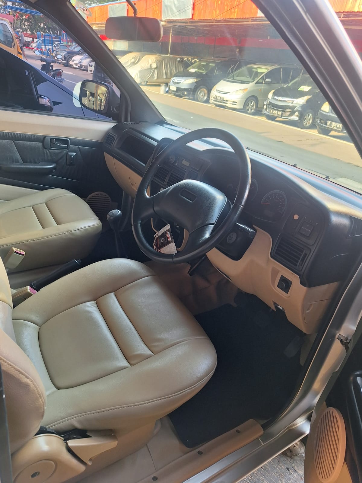 2017 Isuzu Panther LM 2.5L MT 2017 Isuzu Panther LM 2.5L MT