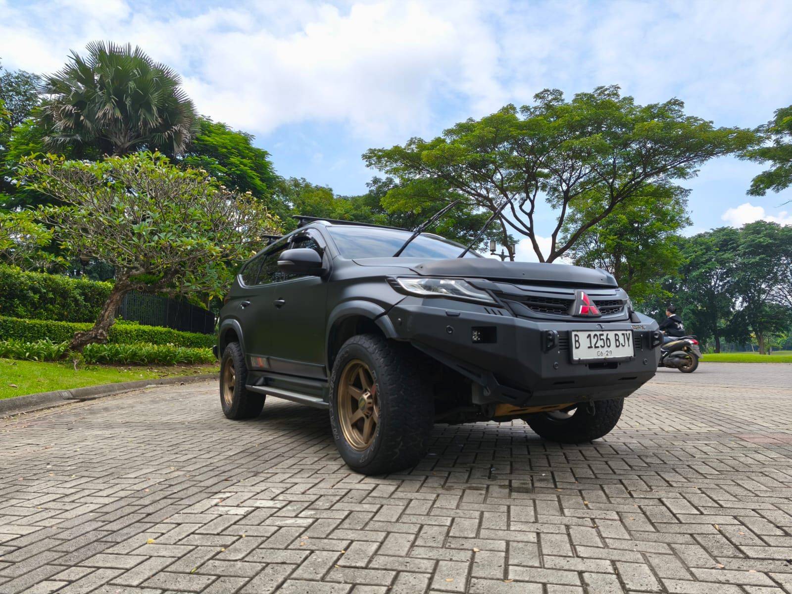 2019 Mitsubishi Pajero Sport Dakar AT 4x2 Bekas 2019 Mitsubishi Pajero Sport Dakar AT 4x2 Bekas