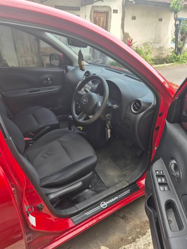 2011 Nissan March  1.2 AT 2011 Nissan March  1.2 AT