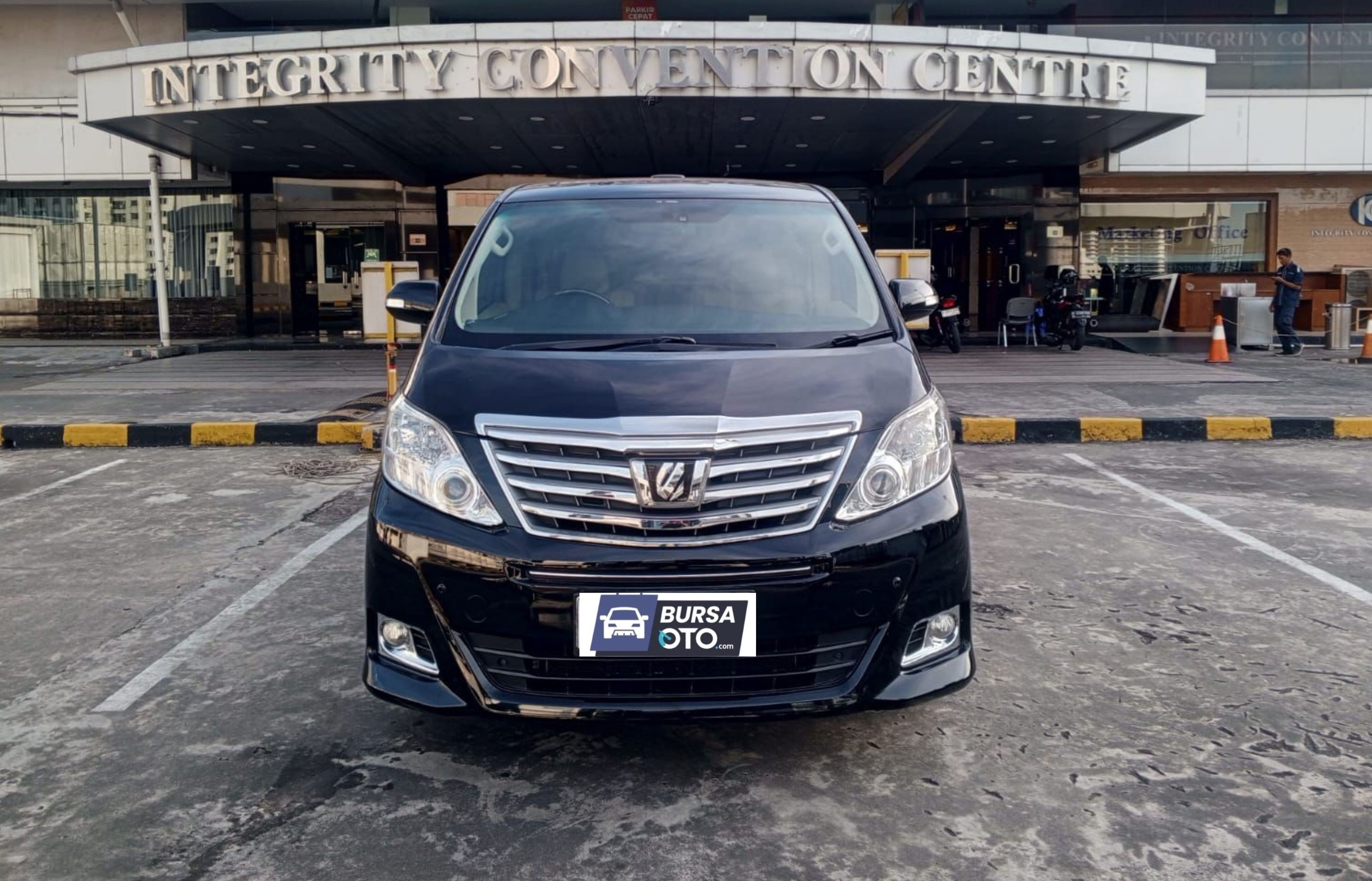 Second Hand 2014 Toyota Alphard Second Hand 2014 Toyota Alphard