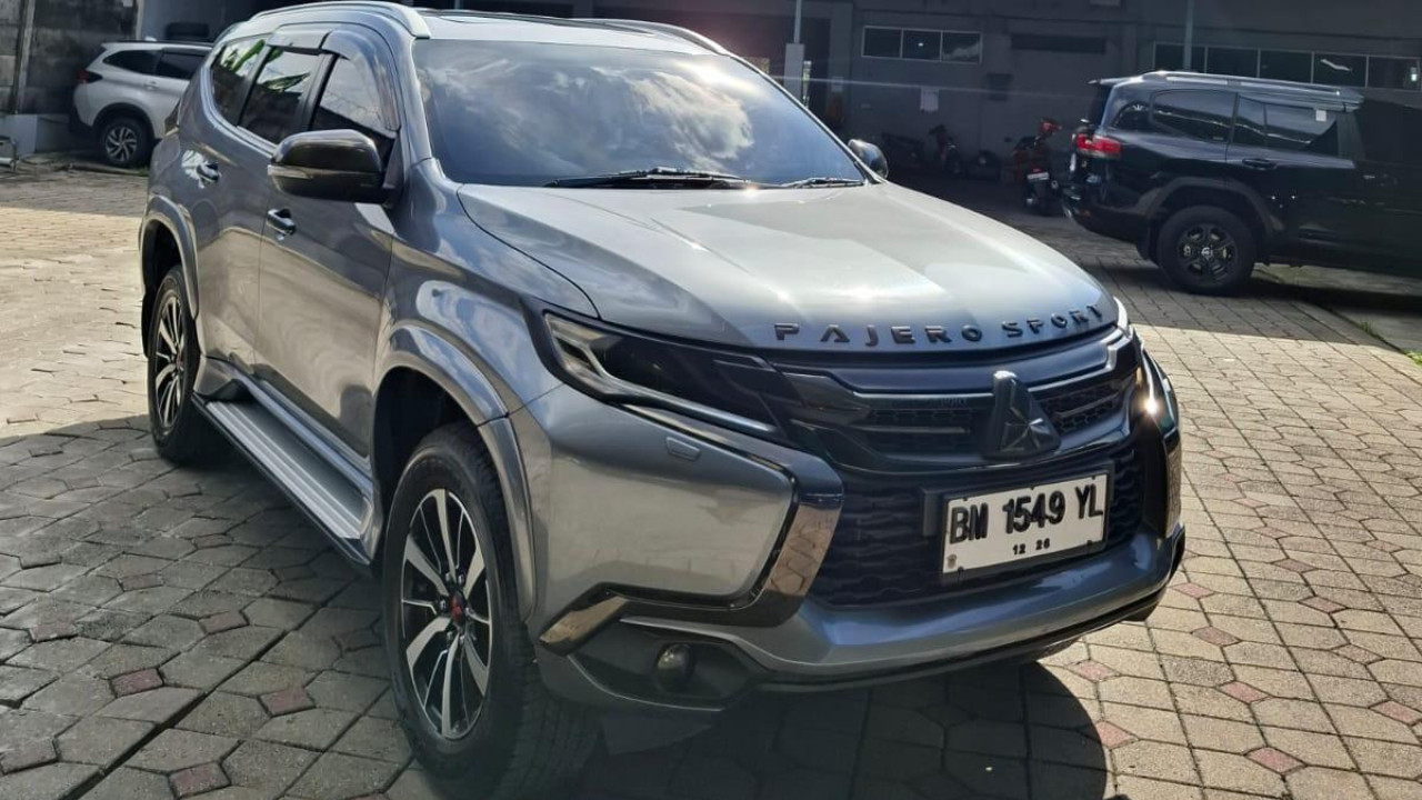 2016 Mitsubishi Pajero Sport Dakar AT 4x2 2016 Mitsubishi Pajero Sport Dakar AT 4x2