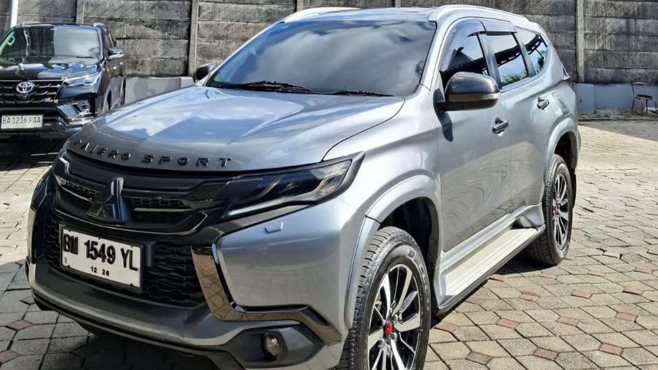 2016 Mitsubishi Pajero Sport Dakar AT 4x2 2016 Mitsubishi Pajero Sport Dakar AT 4x2
